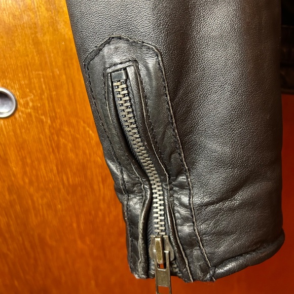 Rosie the Riveter Leather Moto Jacket- Version Originale - Picture 6 of 9